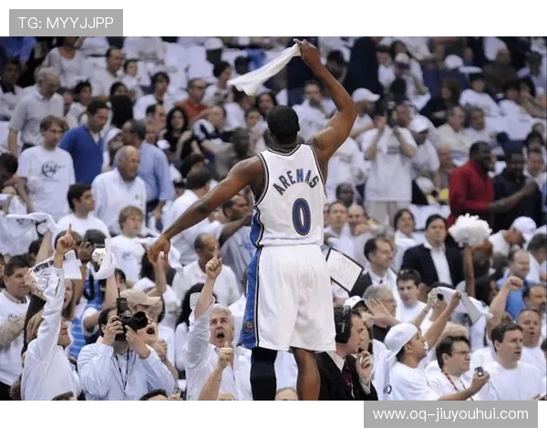 压哨绝杀引争议 手球事件成足球历史经典瞬间